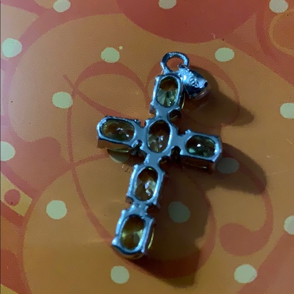 Perfect cross with yellow CZ - Picture 2 of 3